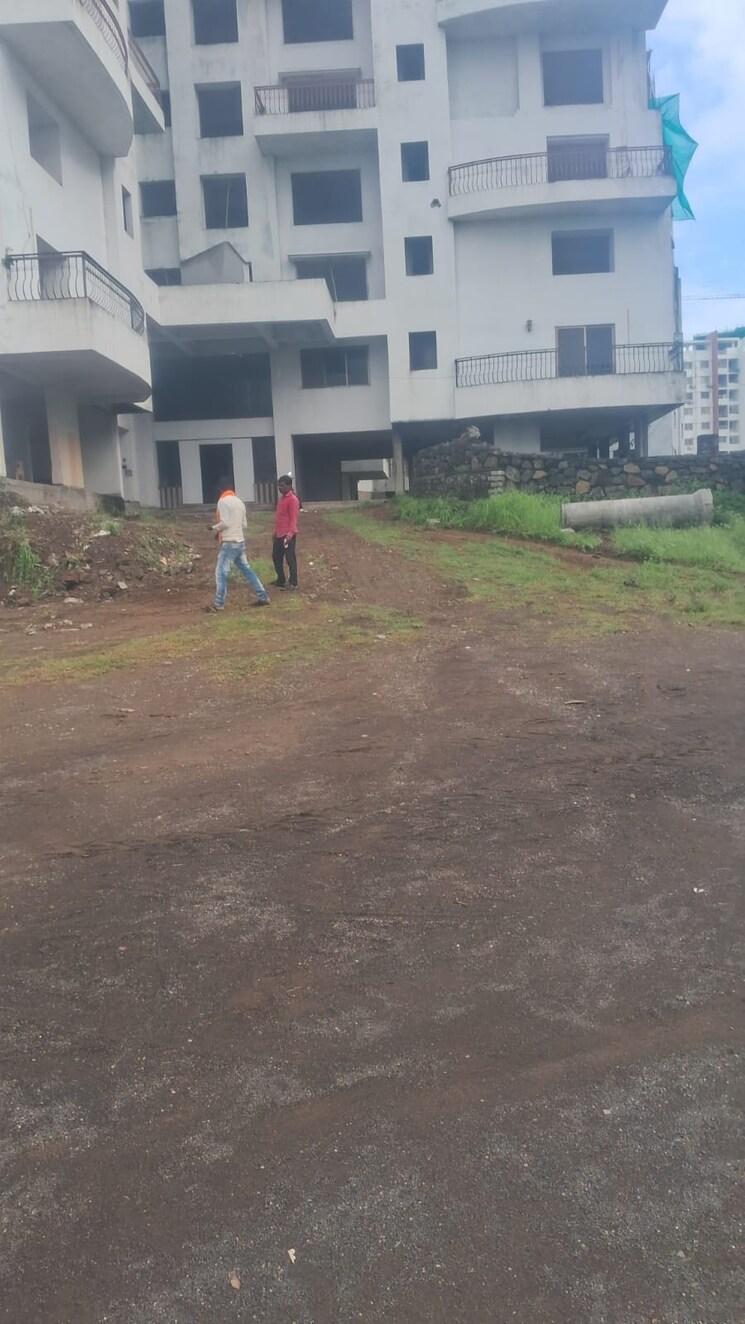  Parking, pacific-engracia 2.5 Bedroom 1900 Sq.Ft. Apartment In Mohammadwadi Pune 8707019