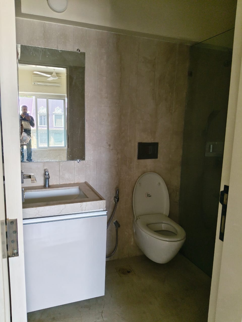 2 BHK + Extra Room Apartment For Rent in Kanakia Paris