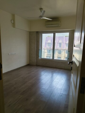 Room in 2 BHK Apartment at Kanakia Paris, Bandra East – for Rent