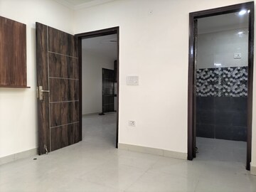 Room in 3 BHK Apartment at Palam Vihar – for Sale