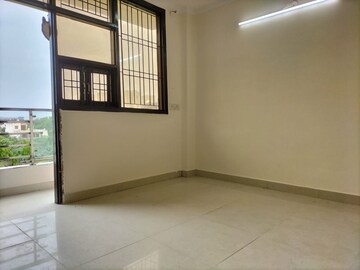 Room in 3 BHK Apartment at Palam Vihar – for Sale