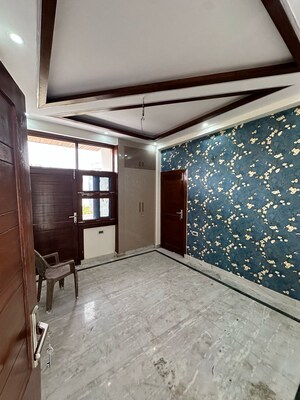 Room in 3 BHK Builder Floor at Vaishali Sector 5 – for Sale