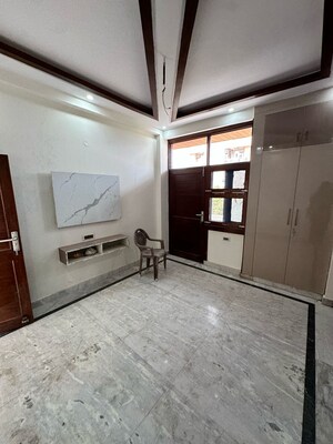 Room in 3 BHK Builder Floor at Vaishali Sector 5 – for Sale