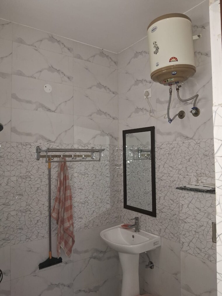 Bathroom, dhakoli 3 Bedroom 1100 Sq.Ft. Builder Floor In Dhakoli Zirakpur 8707448