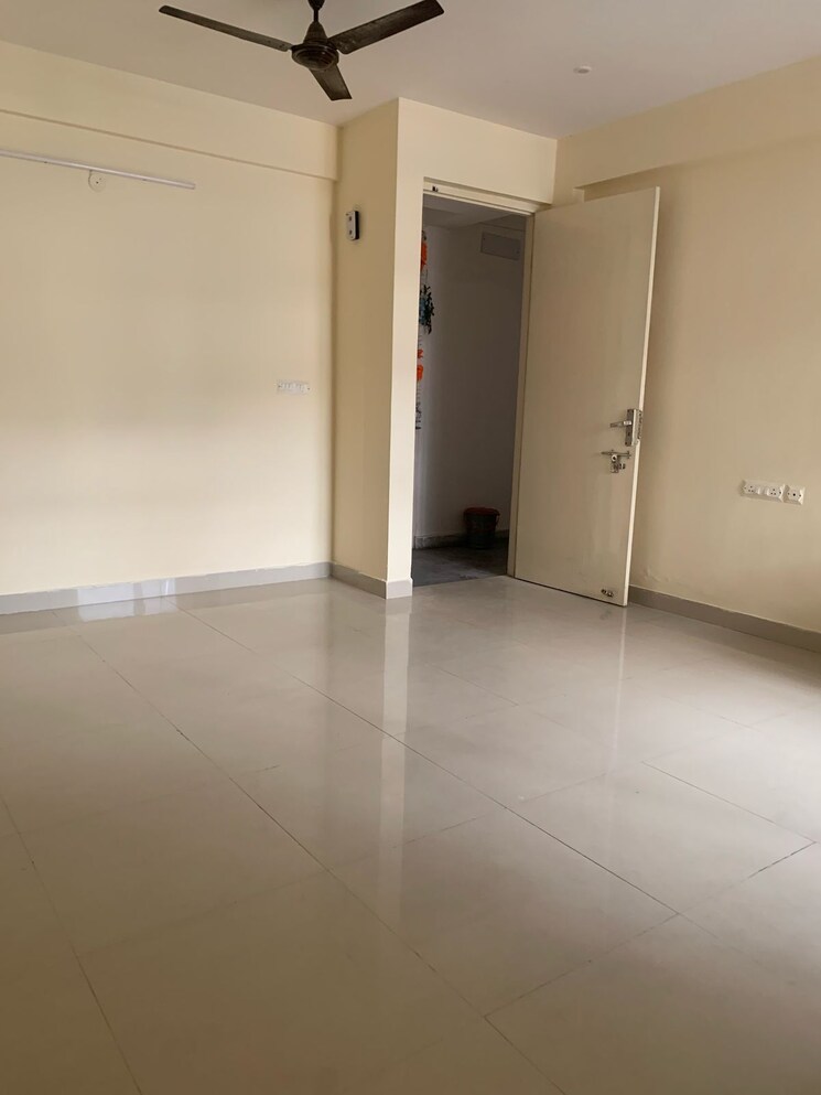 Room, signature-the-serenas 2 Bedroom 724 Sq.Ft. Apartment In Sohna Sector 36 Gurgaon 8707506