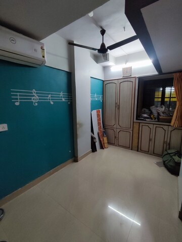 Room in 2 BHK Apartment at Goregaon West – for Rent