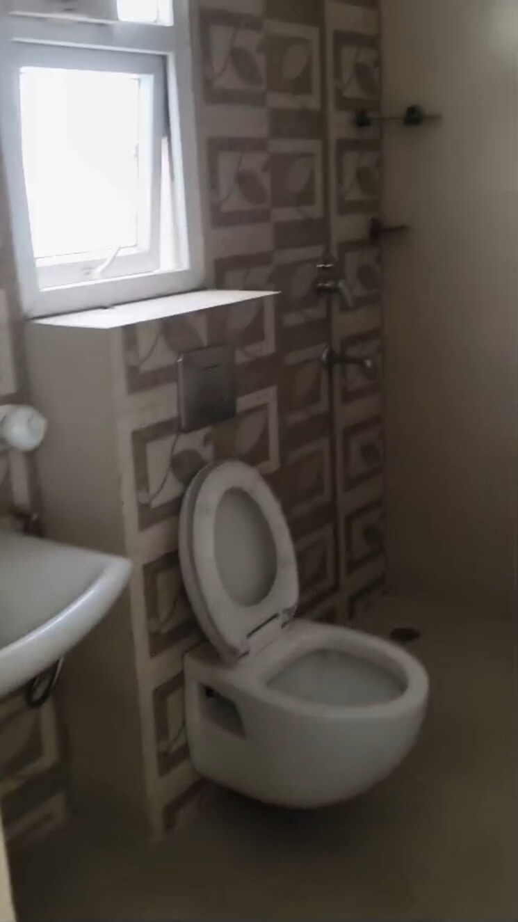 Bathroom, ramprastha-platinum-height 3 Bedroom 1990 Sq.Ft. Apartment In Ramprastha Greens Ghaziabad 8707586