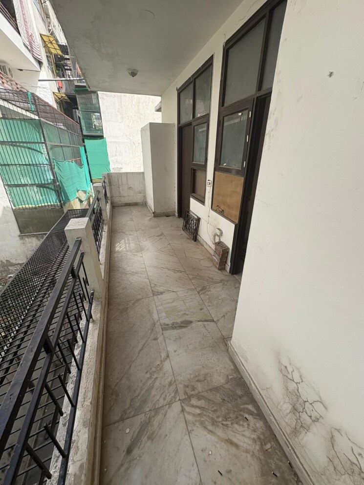 Balcony, sushant lok i 3 Bedroom 215 Sq.Yd. Builder Floor In Sushant Lok I Gurgaon 8707562