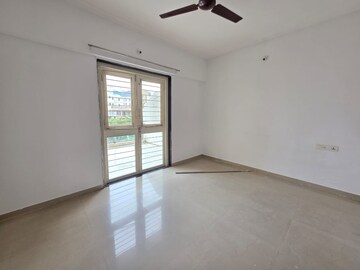 Room in 2 BHK Apartment at Matrix Alfa 1, Kharadi – for Rent