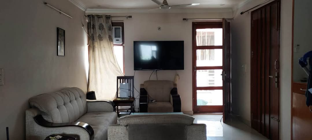 2 BHK + Pooja Room Builder Floor For Rent in Sector 4