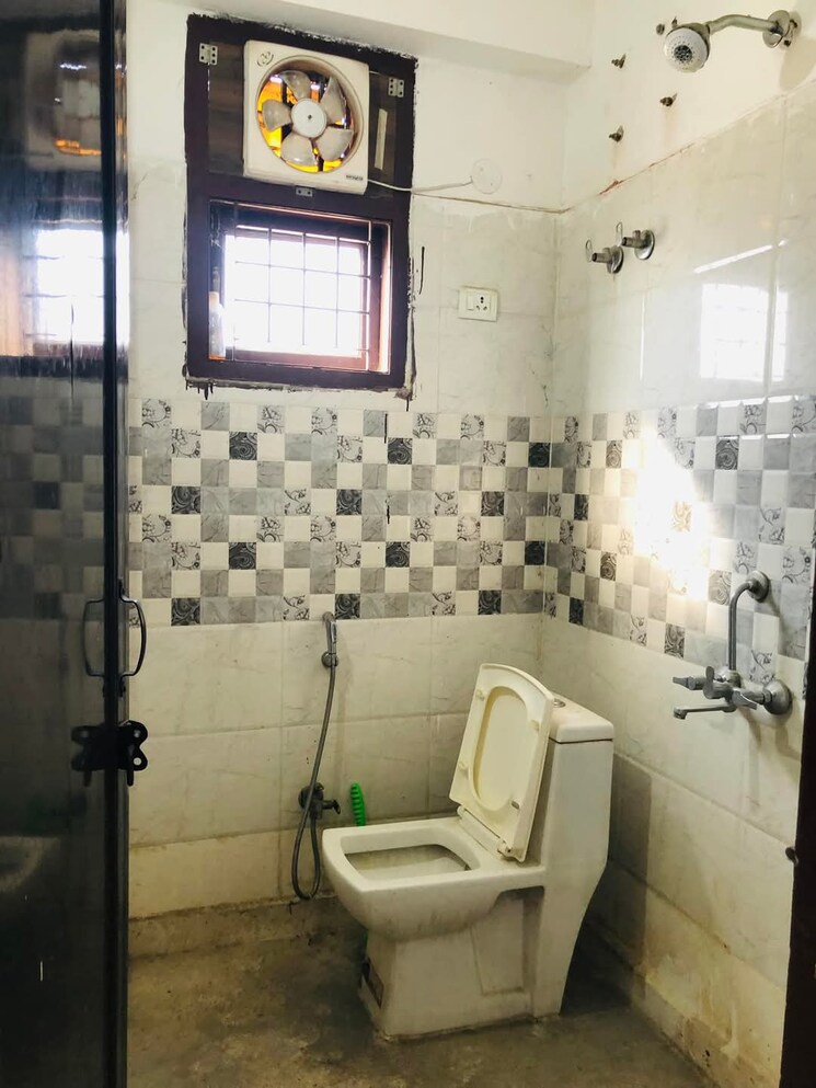 Bathroom, saket 1 Bedroom 450 Sq.Ft. Builder Floor In Saket Delhi 8707672