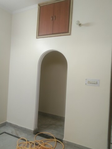 Furnished Amenities in 2.5 BHK Builder Floor at Sector 31 – for Rent
