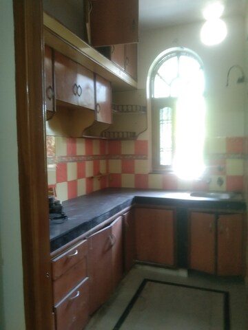 Kitchen in 2.5 BHK Builder Floor at Sector 31 – for Rent