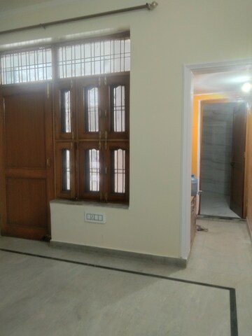 Room in 2.5 BHK Builder Floor at Sector 31 – for Rent