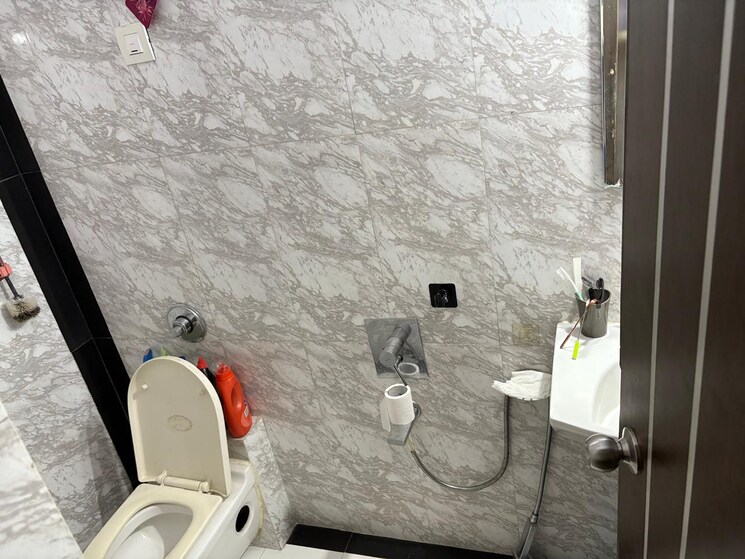 Bathroom, atul-blue-monarch 1 Bedroom 500 Sq.Ft. Apartment In Andheri East Mumbai 8707738