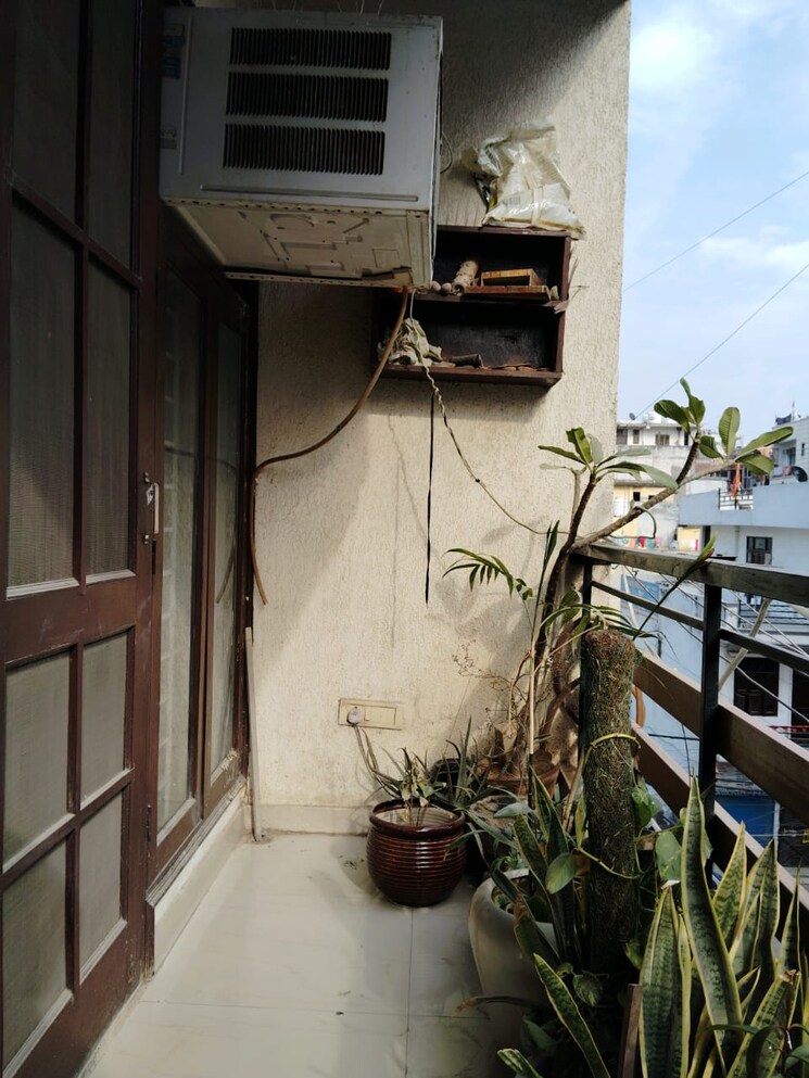 undefined, chattarpur 4 Bedroom 1800 Sq.Ft. Builder Floor In Chattarpur Delhi 8707742