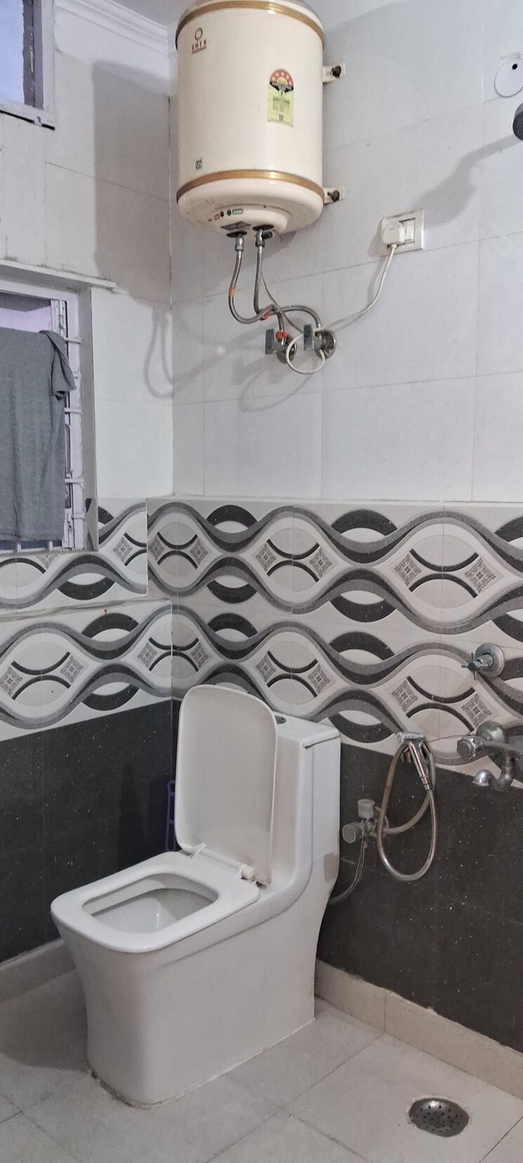 Attached Bathroom, sarita vihar 1.5 Bedroom 650 Sq.Ft. Apartment In Sarita Vihar Delhi 8707757
