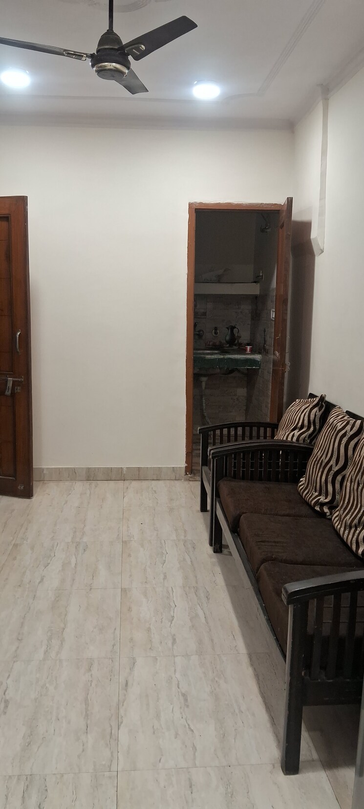 Living Room, sarita vihar 1.5 Bedroom 650 Sq.Ft. Apartment In Sarita Vihar Delhi 8707757