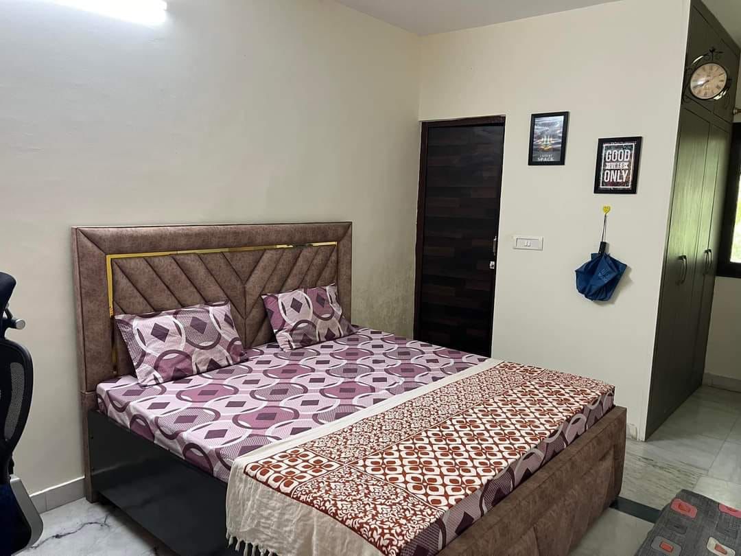 1 BHK + Servant Room Builder Floor For Rent in Mein Saket 