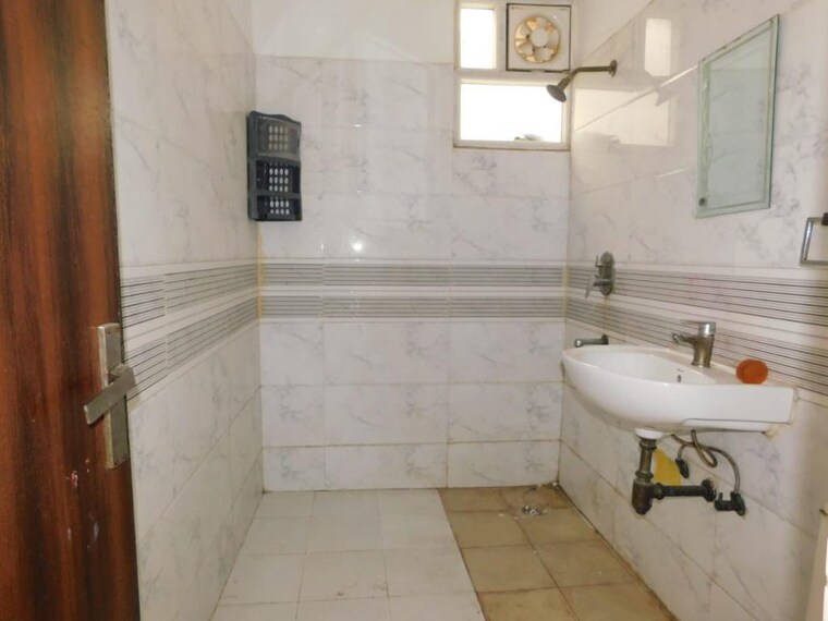 Bathroom, vasundhara sector 1 2 Bedroom 850 Sq.Ft. Builder Floor In Vasundhara Sector 1 Ghaziabad 8707756