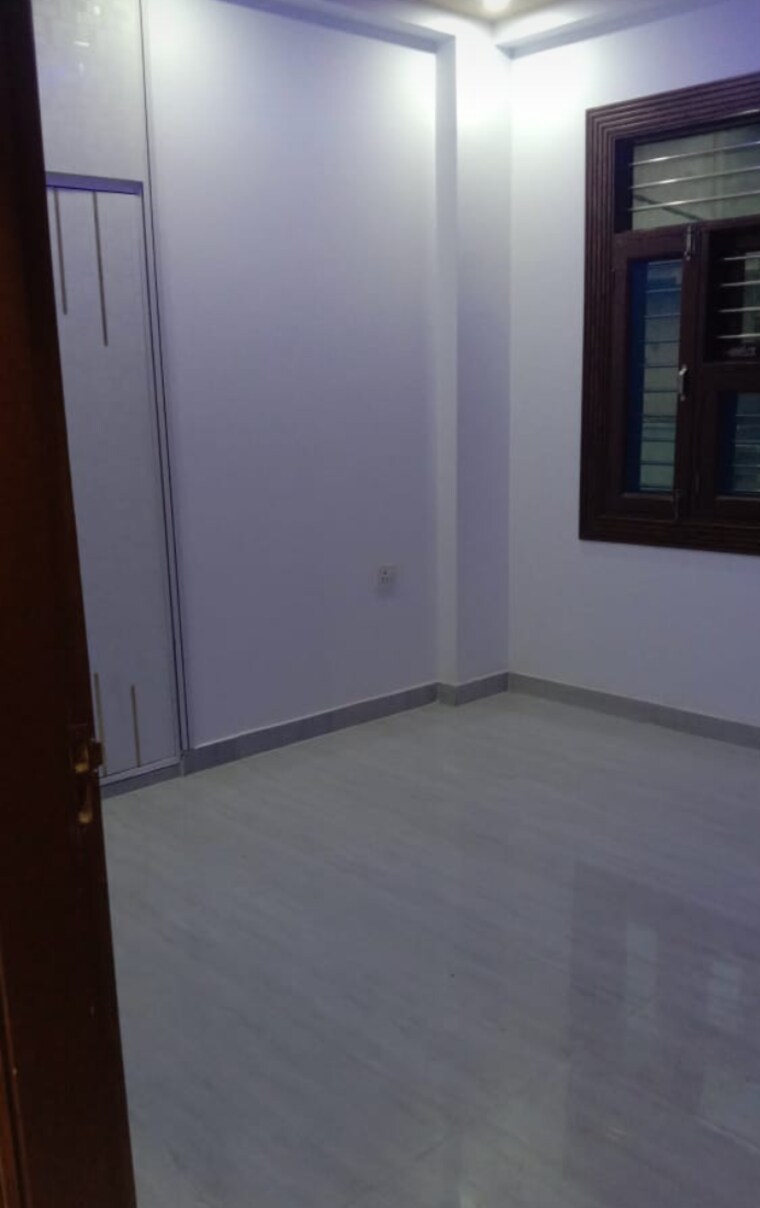 Room, sr-dwarka-city 3 Bedroom 1150 Sq.Ft. Builder Floor In Lal Kuan Ghaziabad 8707775