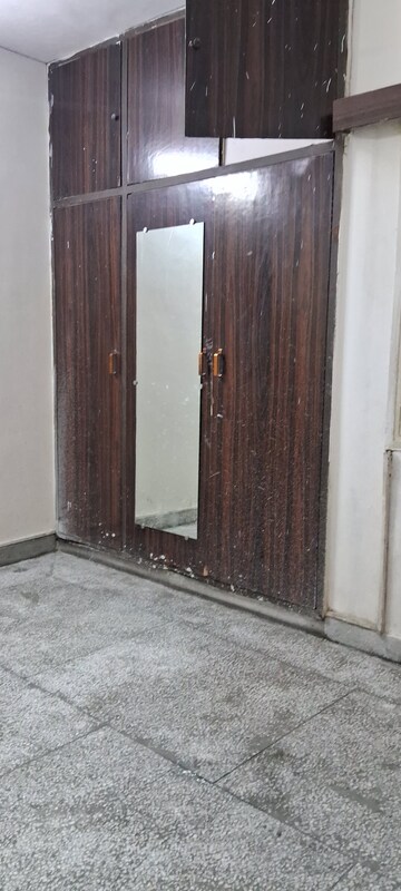 Furnished Amenities in 2 BHK Apartment at Sarita Vihar Pocket-J RWA, Sarita Vihar – for Rent