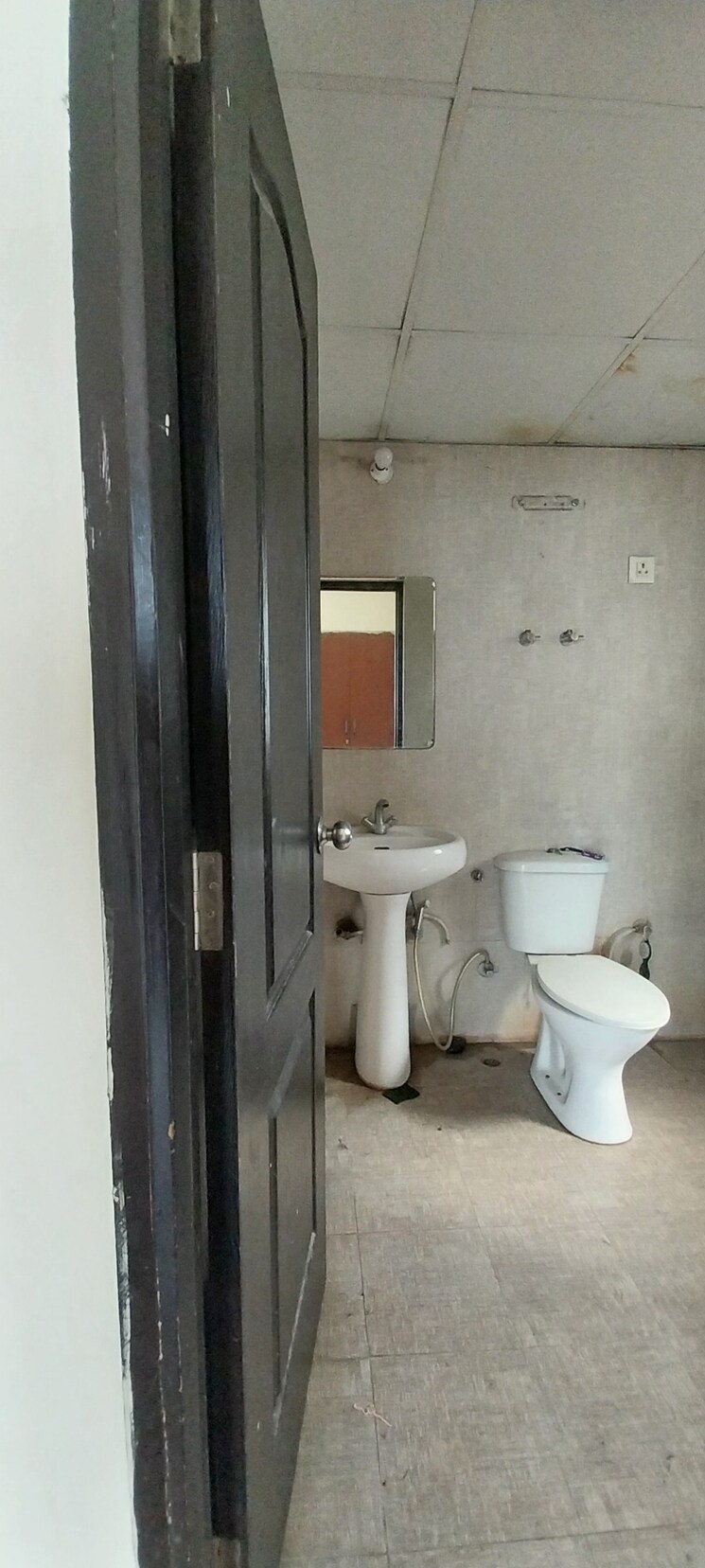 Bathroom, aditya-city-apartments 3 Bedroom 913 Sq.Ft. Apartment In Shahpur Bamheta Ghaziabad 8707809