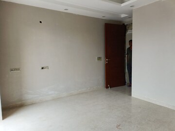 Room in 3 BHK Builder Floor at Nehru Enclave – for Rent
