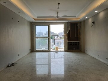 Room in 3 BHK Builder Floor at Nehru Enclave – for Rent