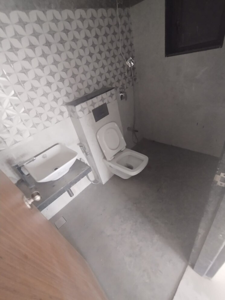 Bathroom, suraksha-apartment 2 Bedroom 650 Sq.Ft. Apartment In Andheri West Mumbai 8707832