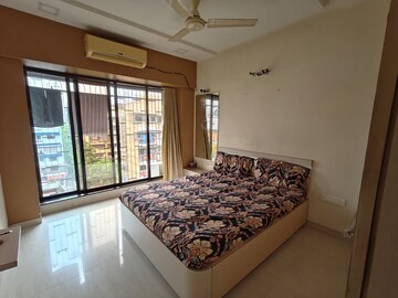 Bedroom in 3 BHK Apartment at Andheri West – for Rent