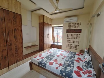 Bedroom in 3 BHK Apartment at Andheri West – for Rent
