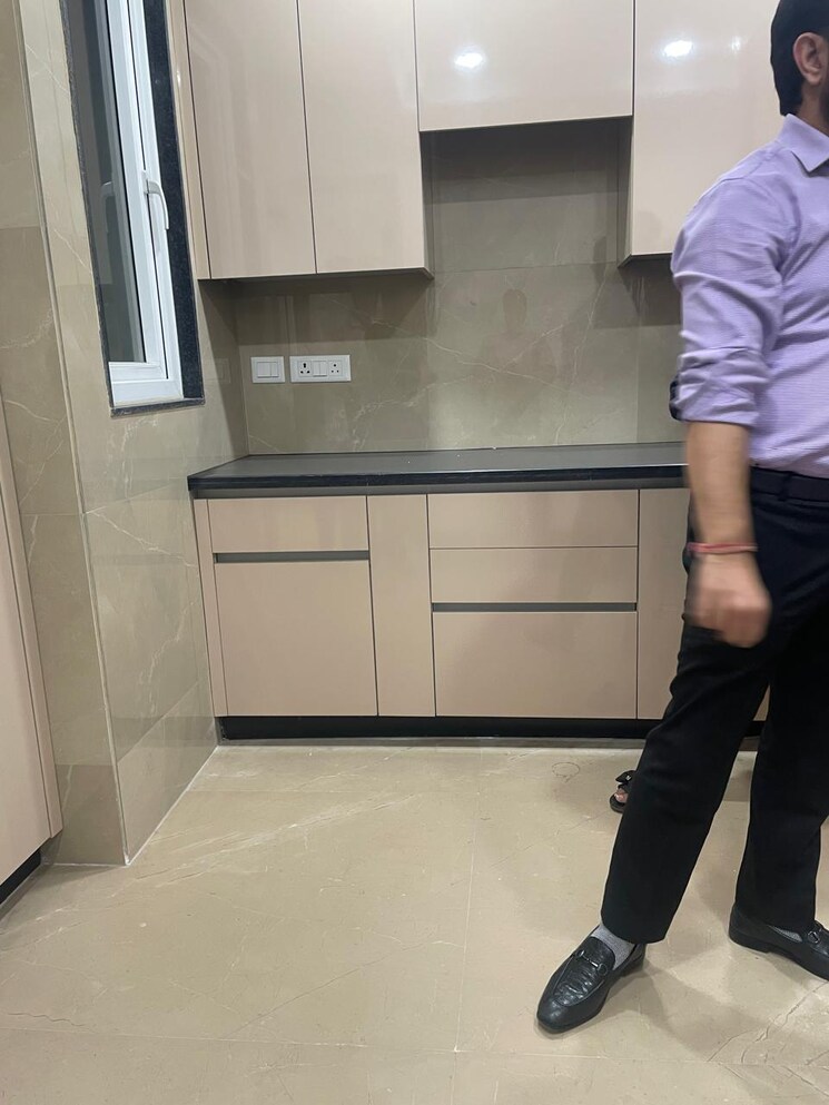 Bathroom, chittaranjan park 3 Bedroom 160 Sq.Yd. Builder Floor In Chittaranjan Park Delhi 8707835