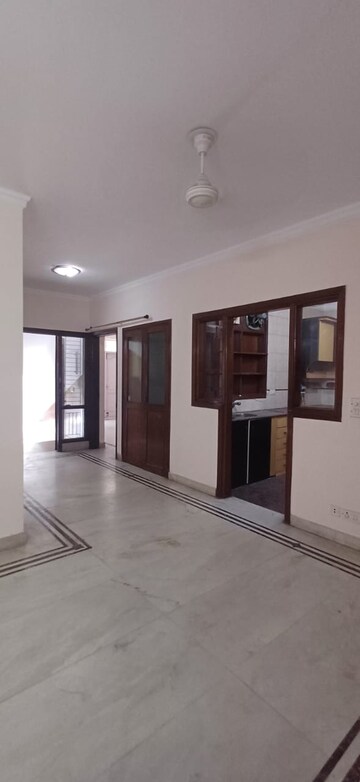 Room in 3 BHK Builder Floor at Sarvodaya Enclave – for Rent