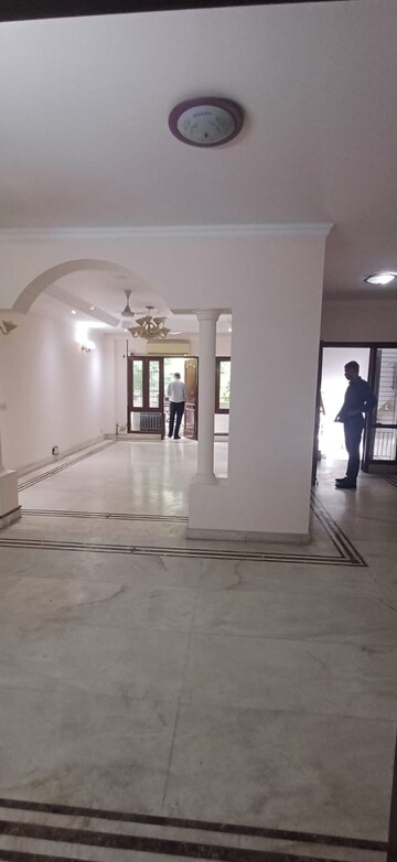 Building Lobby in 3 BHK Builder Floor at Sarvodaya Enclave – for Rent