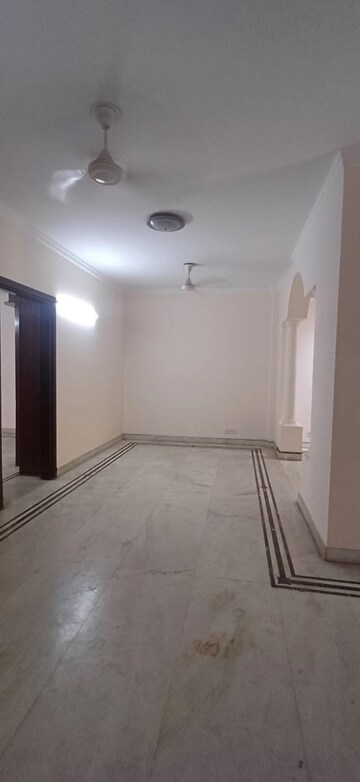 Room in 3 BHK Builder Floor at Sarvodaya Enclave – for Rent
