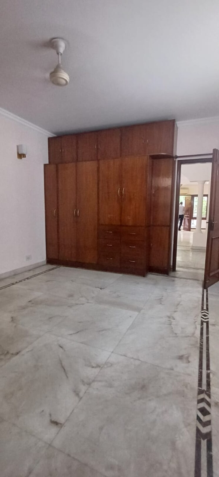 Room, sarvodaya enclave 3 Bedroom 230 Sq.Yd. Builder Floor In Sarvodaya Enclave Delhi 8707836