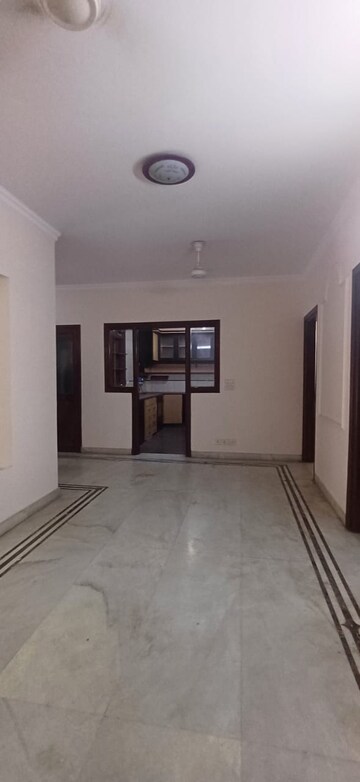 Room in 3 BHK Builder Floor at Sarvodaya Enclave – for Rent