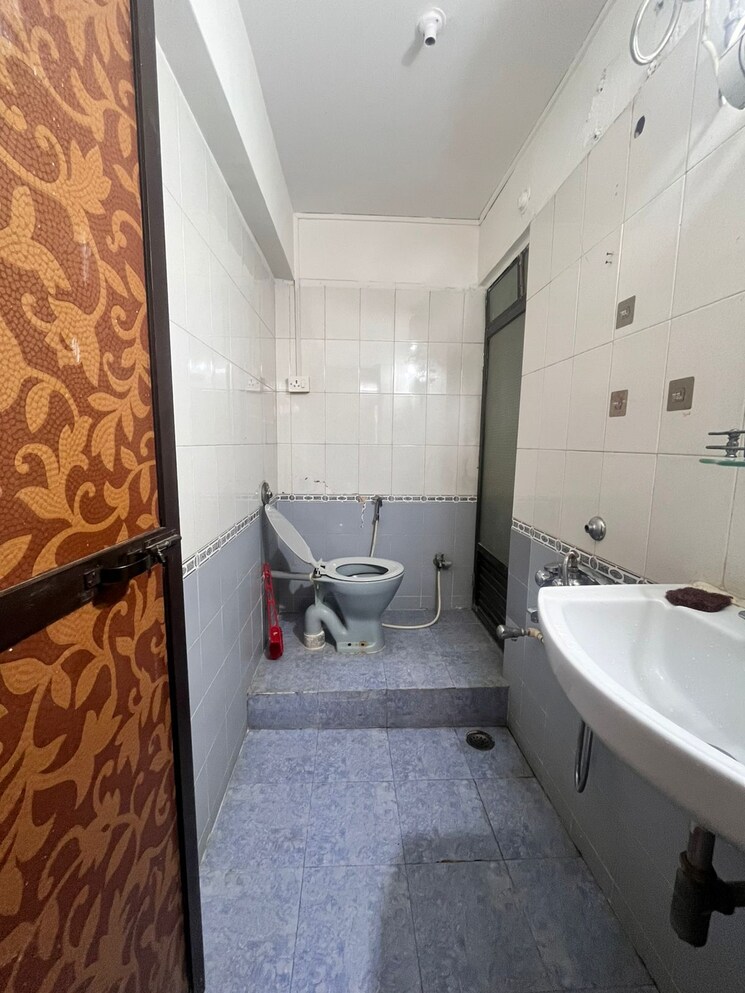 Bathroom, andheri west 1 Bedroom 600 Sq.Ft. Apartment In Andheri West Mumbai 8707848