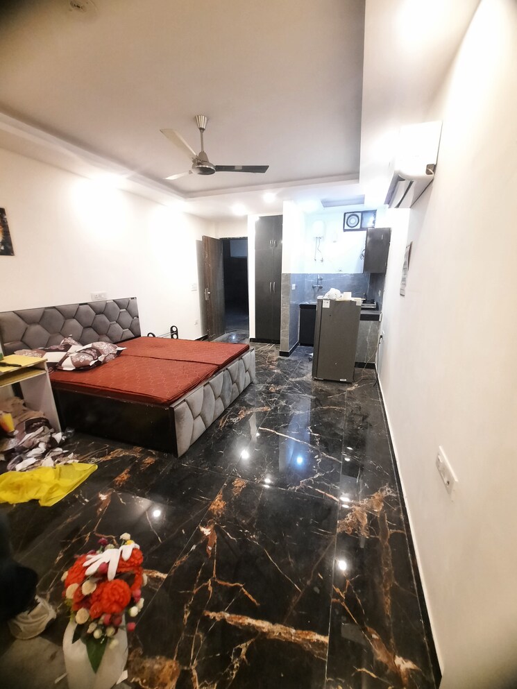  Parking, shivalik colony 1 RK 450 Sq.Ft. Builder Floor In Shivalik Colony Delhi 8707872