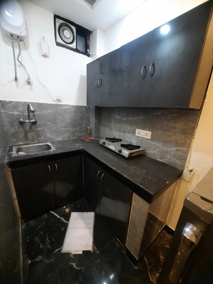 Kitchen, shivalik colony 1 RK 450 Sq.Ft. Builder Floor In Shivalik Colony Delhi 8707872