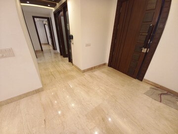 Room in 4 BHK Builder Floor at Veera Safdarjung Enclave, Safdarjung Enclave – for Rent
