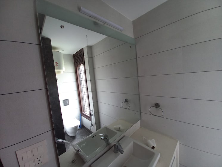 Bathroom, veera-safdarjung-enclave 4 Bedroom 2700 Sq.Ft. Builder Floor In Safdarjung Enclave Delhi 8707877