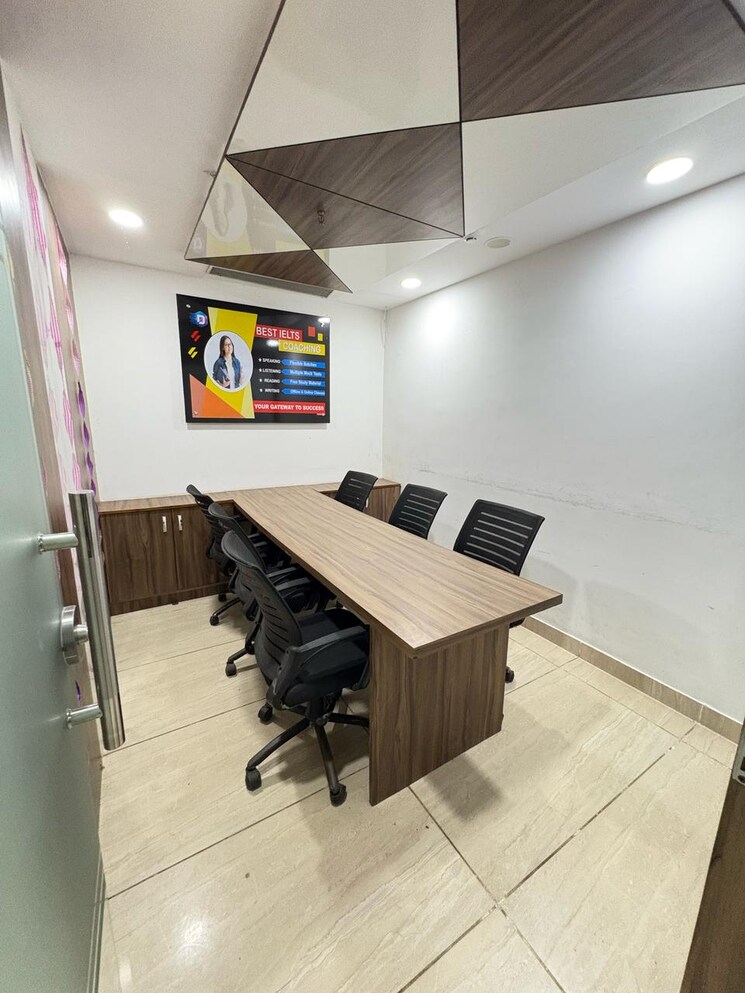 Team Area, netaji subhash place Commercial Office Space 970 Sq.Ft. In Netaji Subhash Place Delhi 8707894