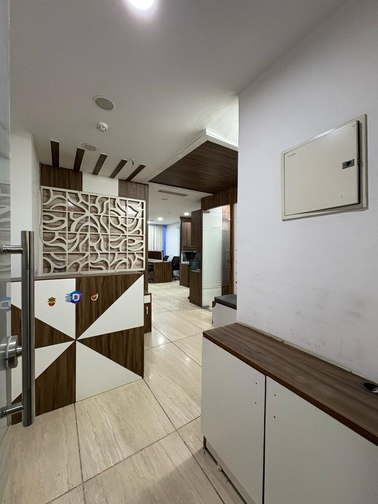 Team Area, netaji subhash place Commercial Office Space 970 Sq.Ft. In Netaji Subhash Place Delhi 8707894