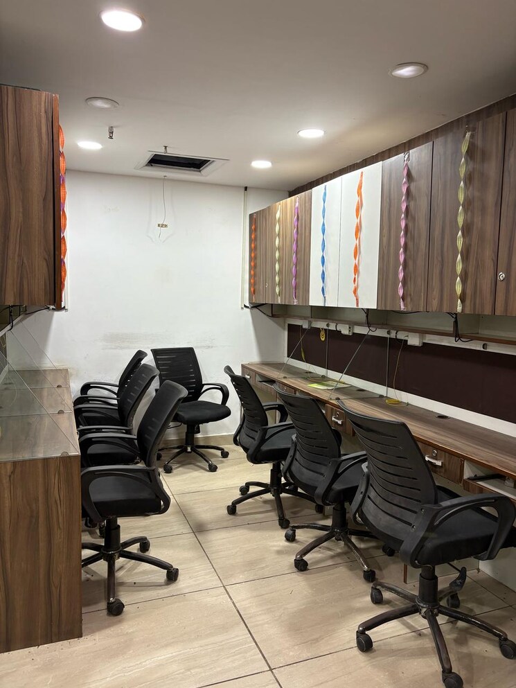 Team Area, netaji subhash place Commercial Office Space 970 Sq.Ft. In Netaji Subhash Place Delhi 8707894
