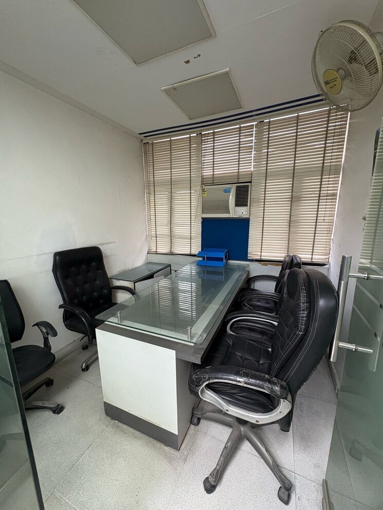 Team Area, netaji subhash place Commercial Office Space 560 Sq.Ft. In Netaji Subhash Place Delhi 8707908