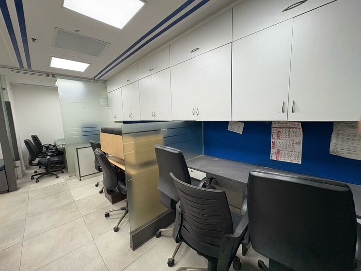 Team Area, netaji subhash place Commercial Office Space 560 Sq.Ft. In Netaji Subhash Place Delhi 8707908