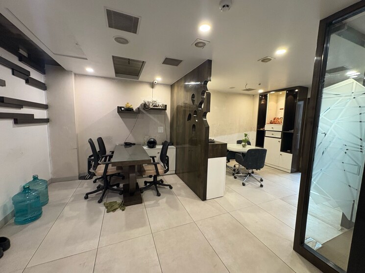 Team Area, netaji subhash place Commercial Office Space 1000 Sq.Ft. In Netaji Subhash Place Delhi 8707914