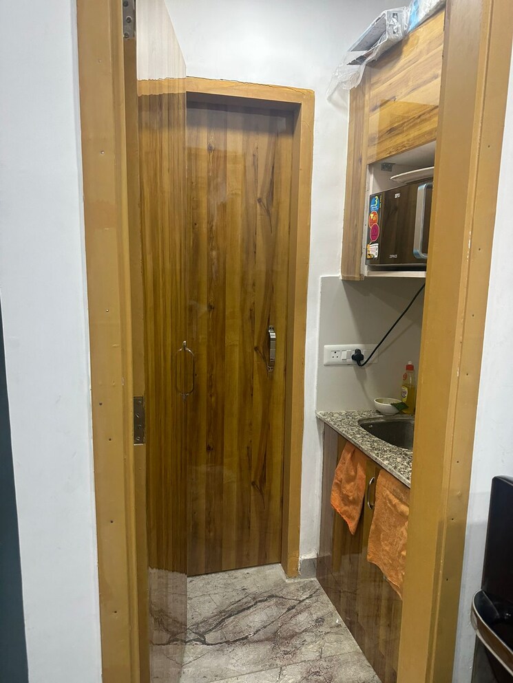 undefined, netaji subhash place Commercial Office Space 560 Sq.Ft. In Netaji Subhash Place Delhi 8703611